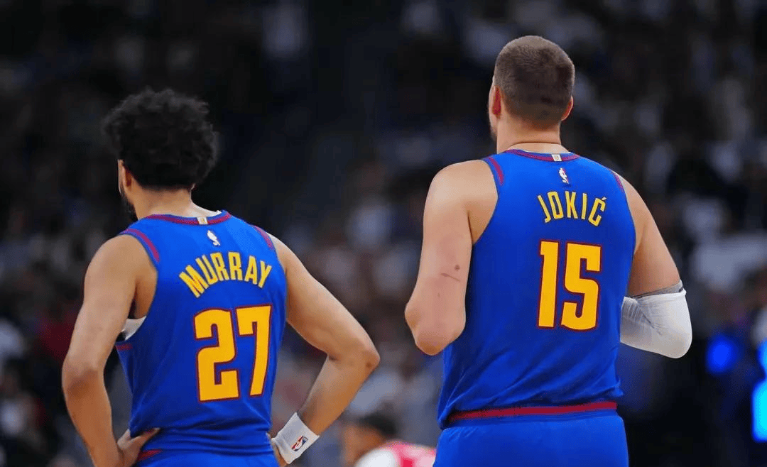 南韩男篮鏖战雷霆，萨姆·米切尔送出助攻