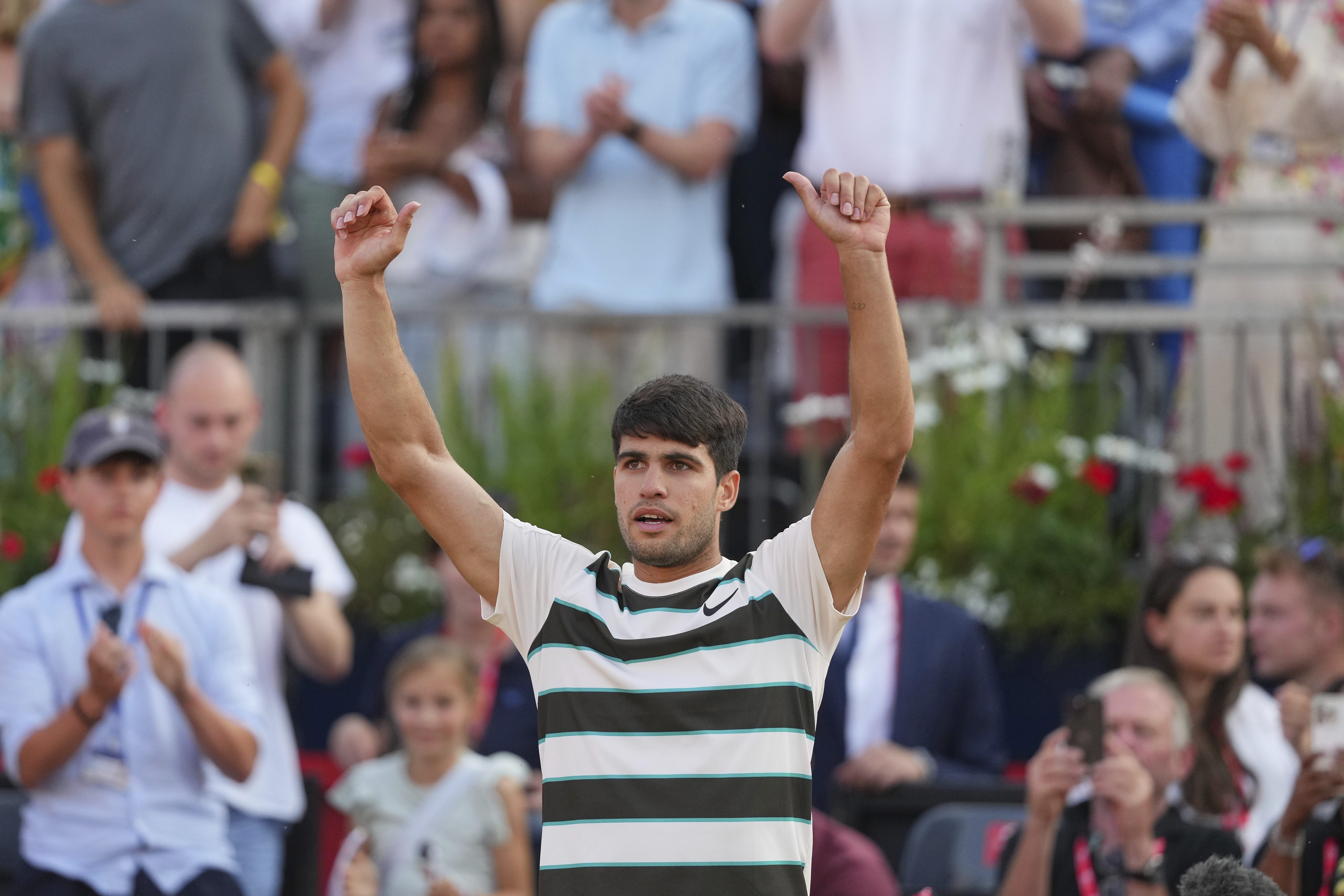 日本网球队险胜澳大利亚网球队，阿尔卡拉斯统治全场的简单介绍