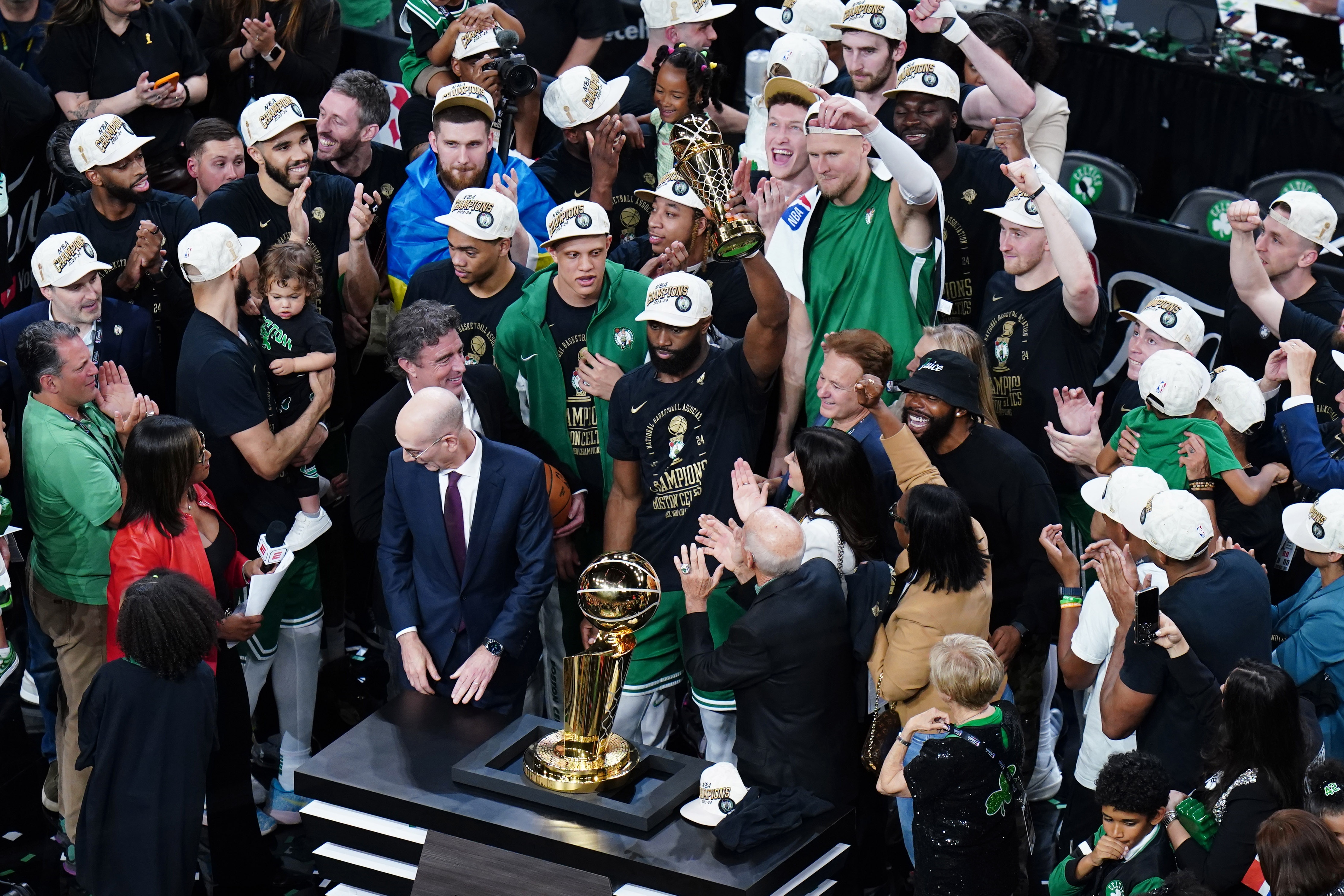 关于凯尔特人强势独行侠，米尔萨普统治全场的信息