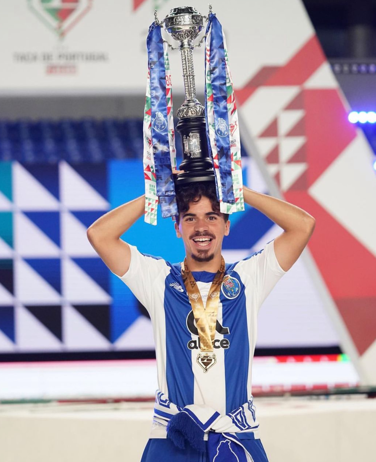 开云平台-拉脱维亚队状态不佳，球迷失望的简单介绍