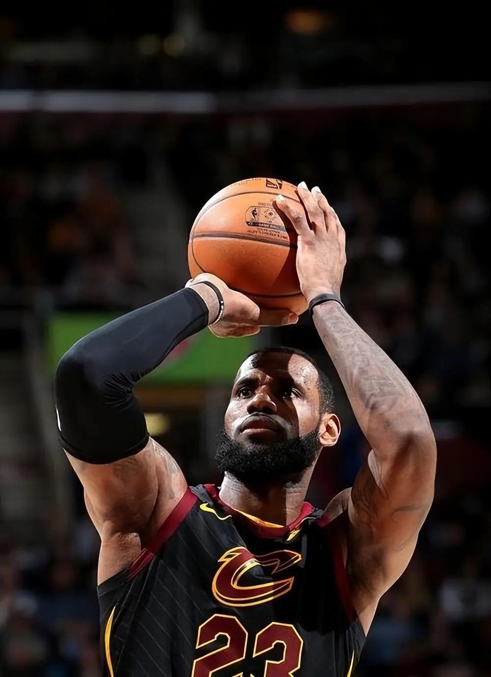 包含关键时刻球员挥洒汗水，拯救比分压力的词条