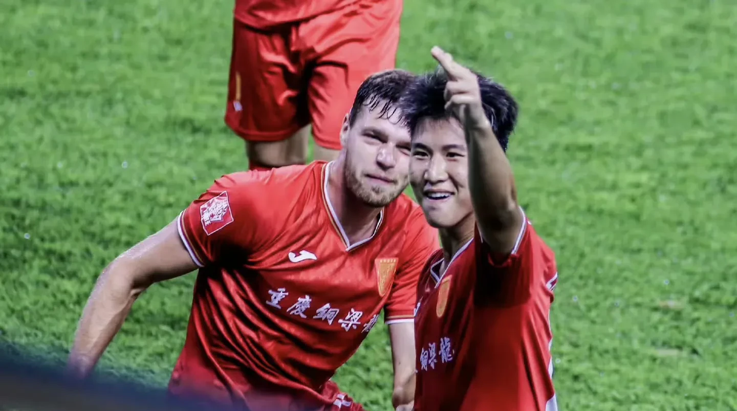 包含广州队战胜四川队，取得两连胜表现强劲的词条