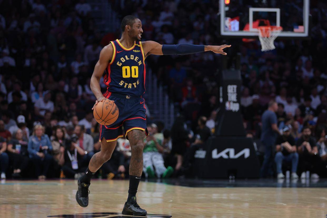 开云体育APP下载-篮网新星领队，独力扛起球队荣誉