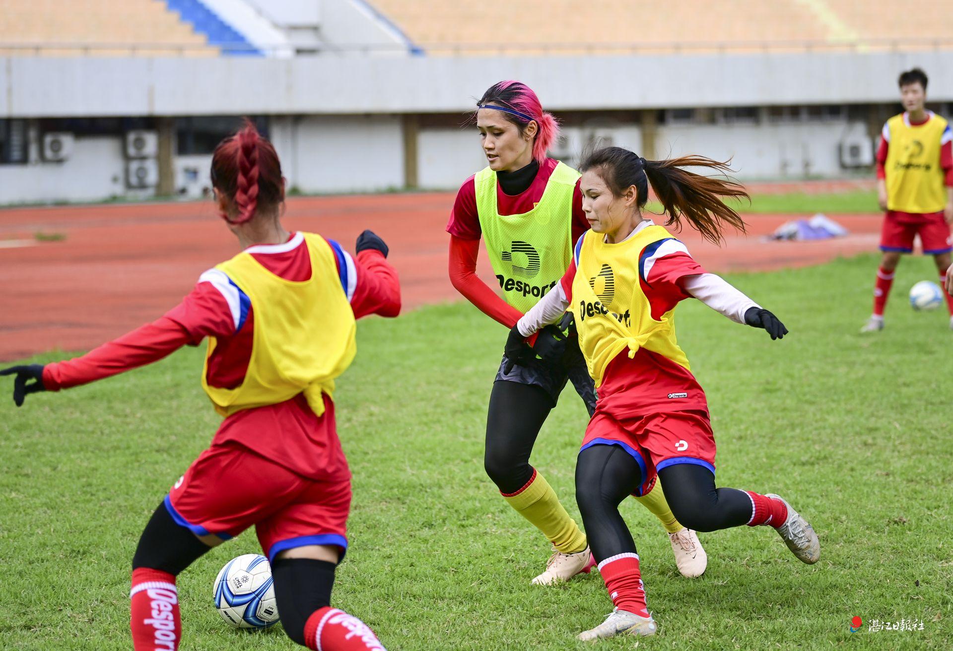 国内女足球员集训积极备战即将到来的比赛的简单介绍