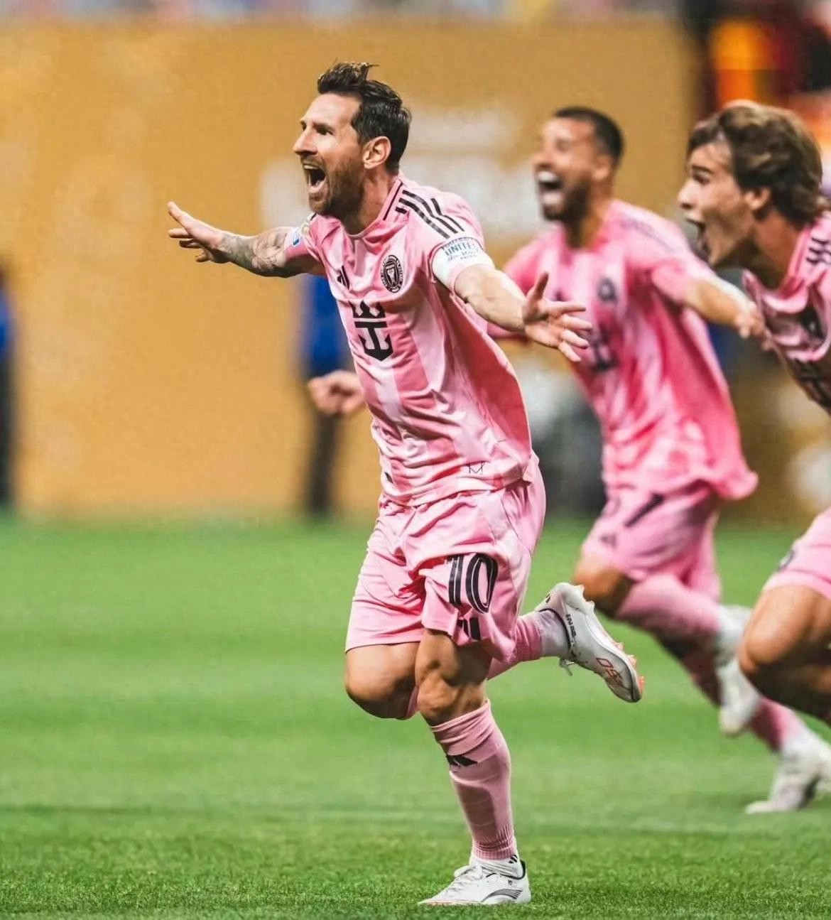 关于曼城逆袭成功晋级,梅西表现抢眼的信息 关于曼城逆袭成功晋级,梅西表现抢眼的信息