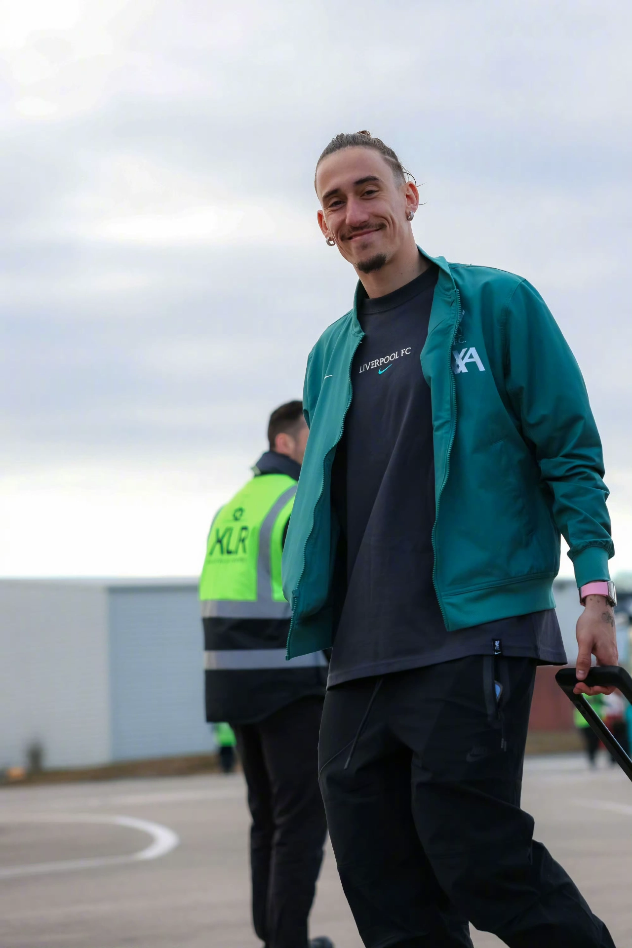 开云官网-利物浦主帅被曝离队传闻，俱乐部高层否认的简单介绍