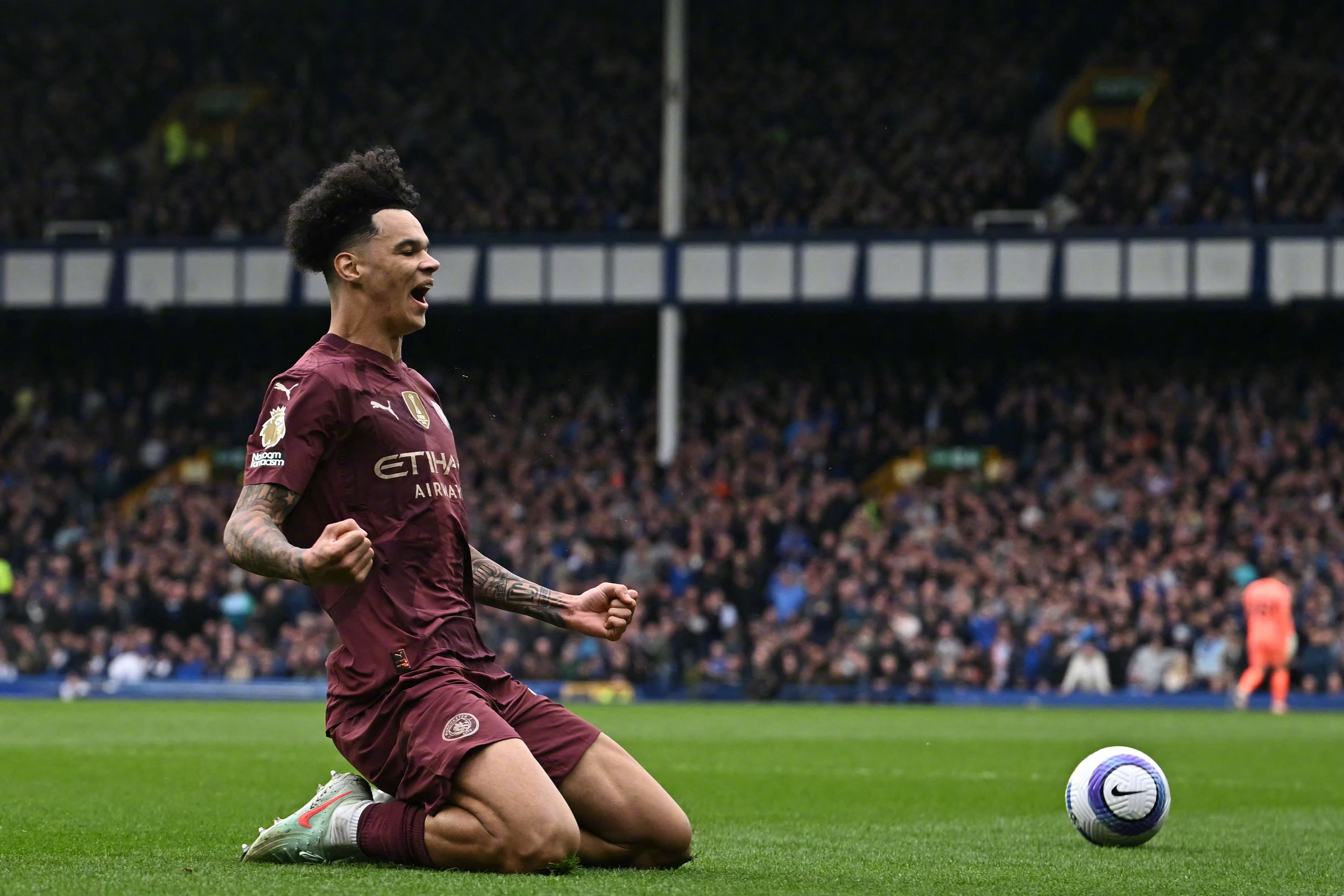 开云体育登录-曼城客场告捷，英超领跑者稳固地位的简单介绍