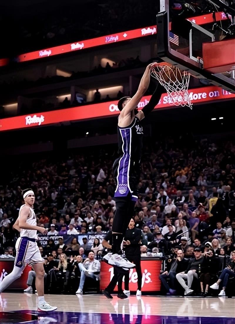 关于湖人战胜马刺，将在下轮对阵快船的信息