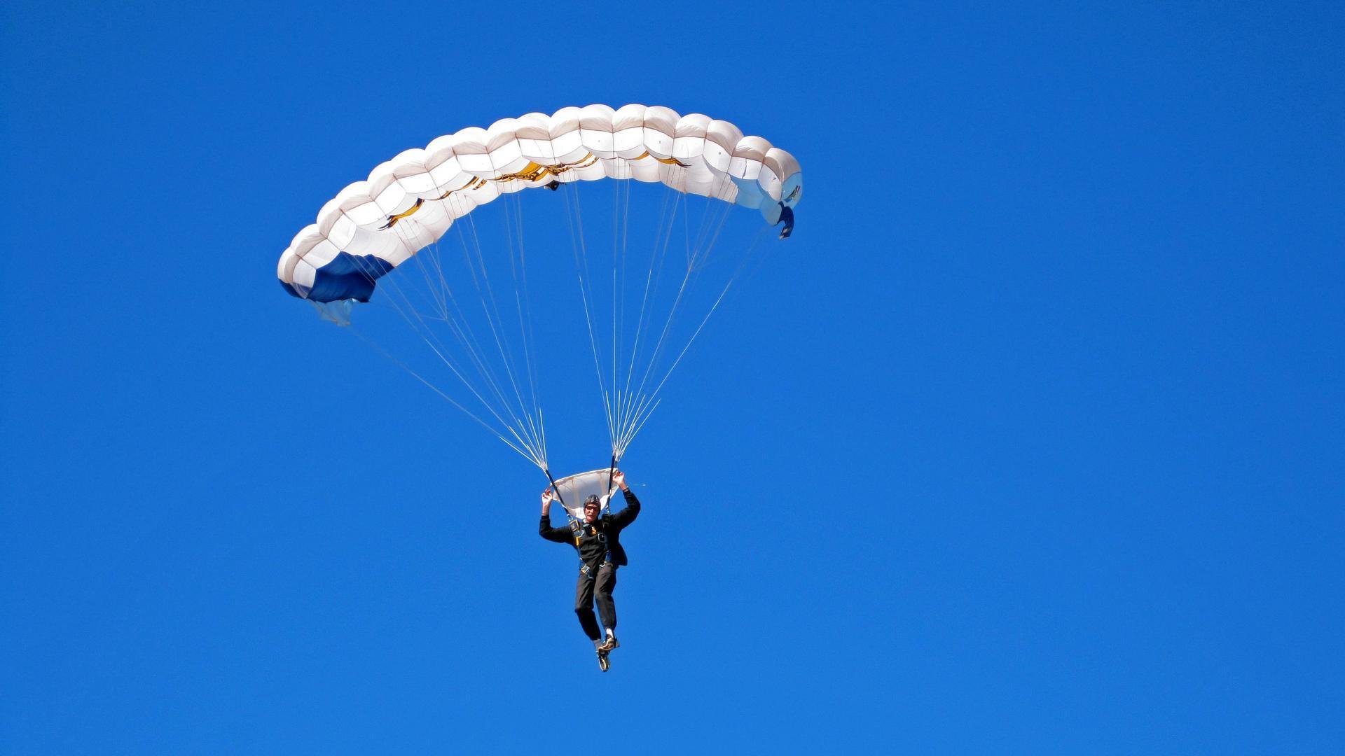 魔术全面压制雄鹿，英格拉姆连续得分拉开差距