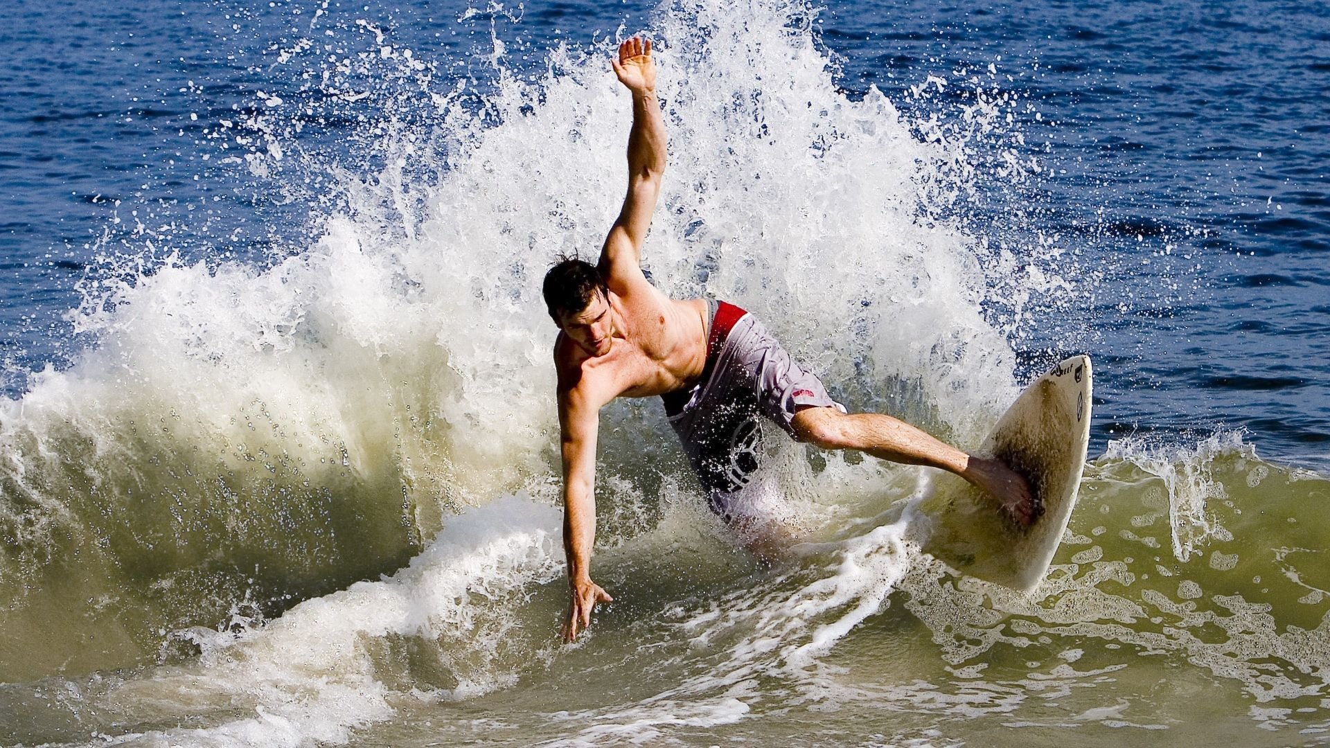 开云体育-塞恩斯绝地反击，梅赛德斯惊天逆转终结雷诺王朝